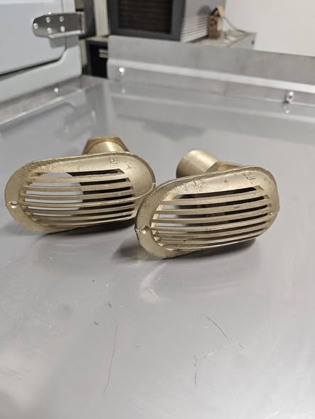 Polerade silar i mässing för marin användning