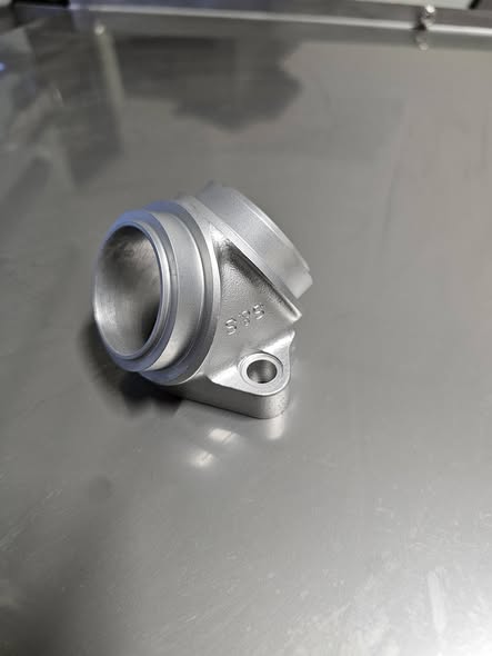 Termostathus i stål efter vattenpolering